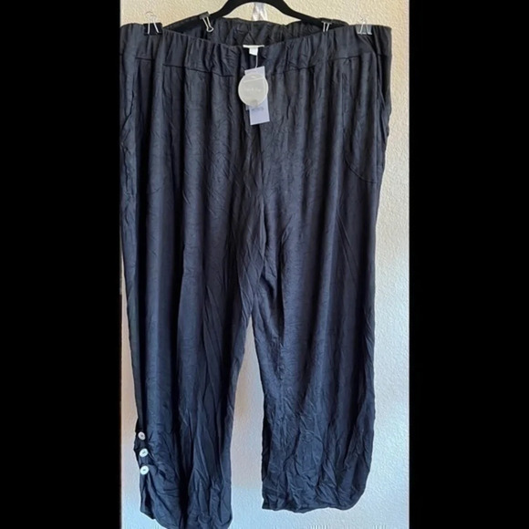 Zim & Zoe Pants - Zim & Zoe Women’s plus size 22/24 - crinkle cropped pant with side buttons